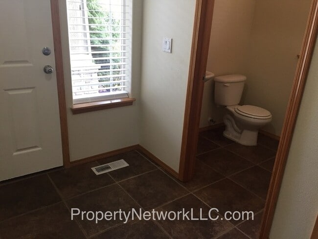 Building Photo - Great Gresham 3 Bedroom Home