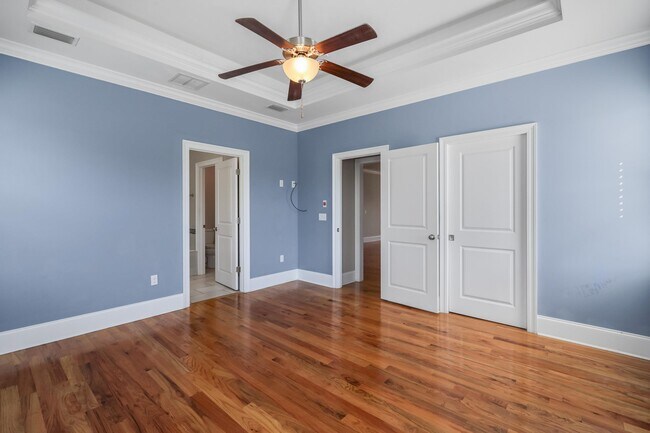 Building Photo - 2561 Lantana Ln