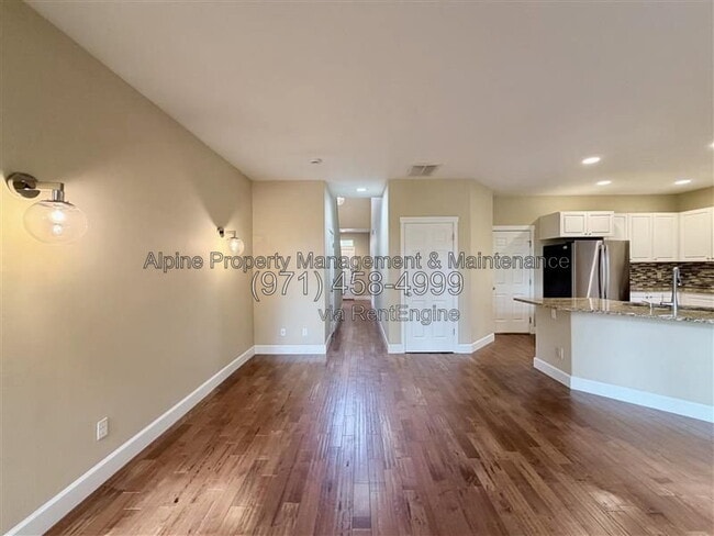 Building Photo - 5758 NE Damsel Dr