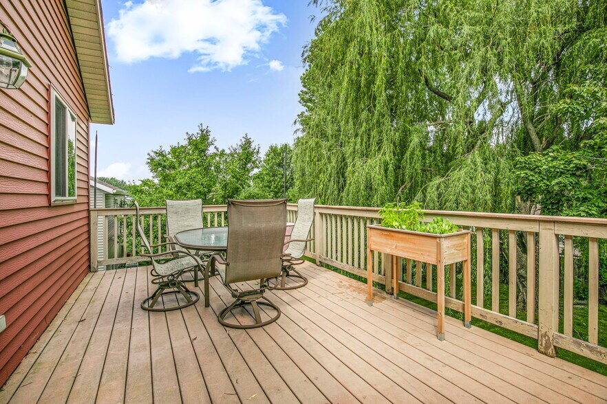 Building Photo - 1419 Hillside Ct