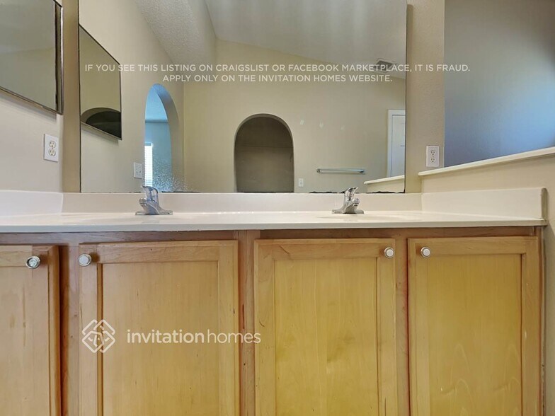 Building Photo - 3055 Elbib Dr