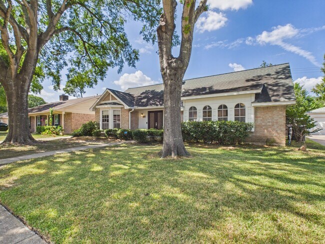 Building Photo - 12842 Westmere Dr