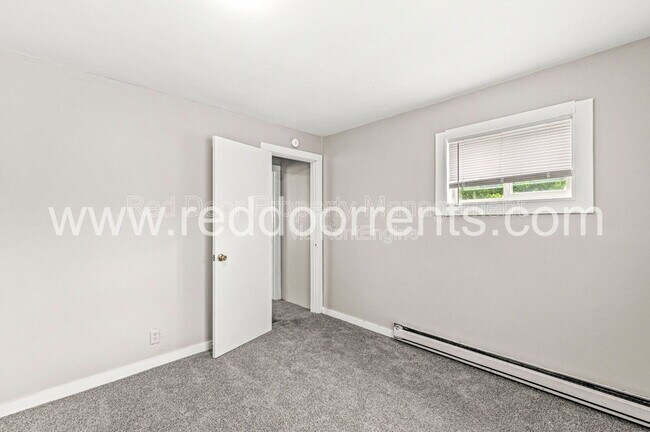 Building Photo - 970 Edgemont Ave