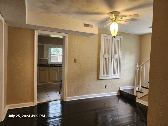 Building Photo - 2804 Mapleton Ave