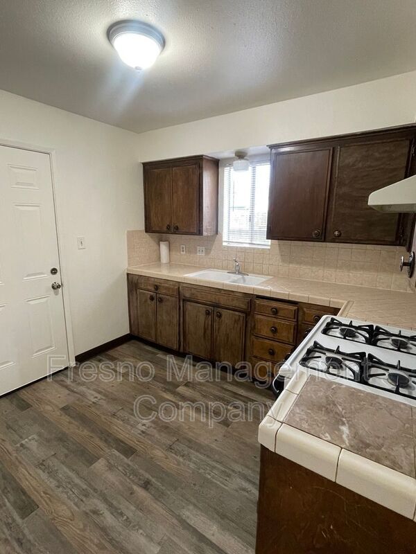 Building Photo - 4033 N Milburn Ave