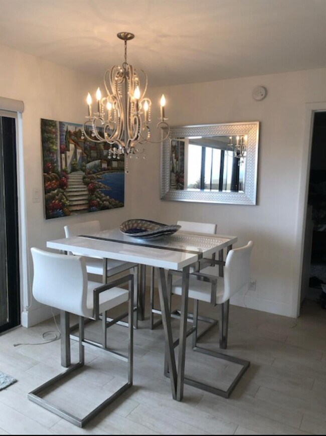 Building Photo - 330 Ave