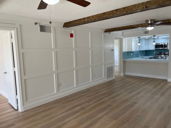 Building Photo - 2090 S Tamiami Trl