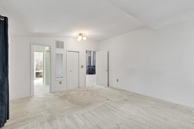 Building Photo - 1529 N Kenilworth St