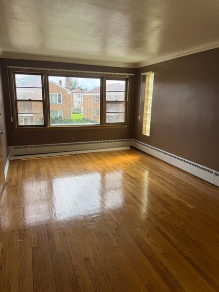 Building Photo - 10306 Chaucer St