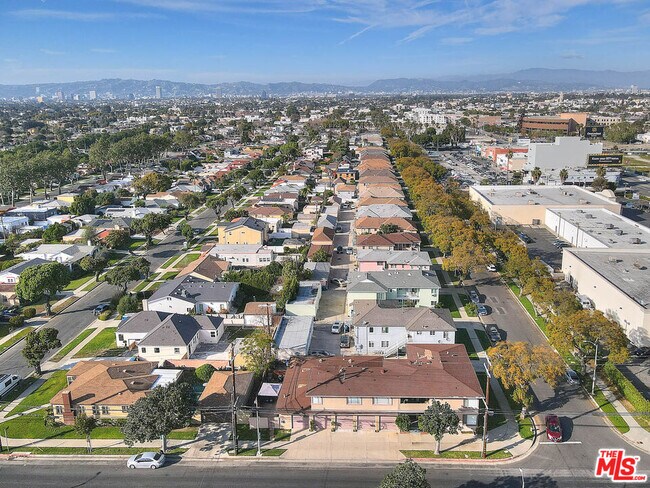 Building Photo - 3701 Coliseum St