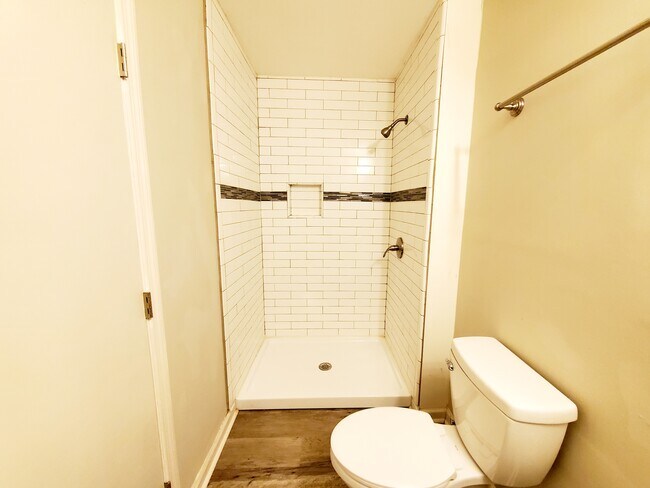 Building Photo - 117 Meadow Dr