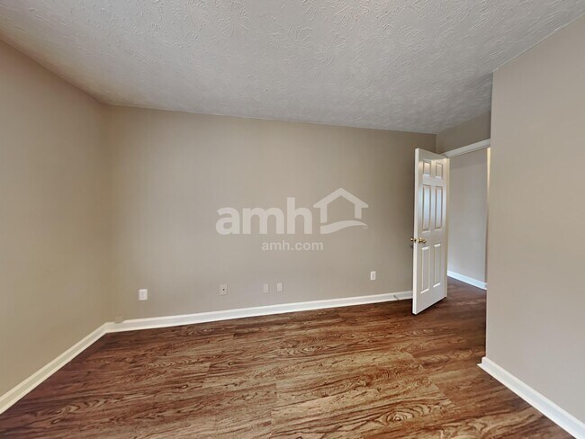 Building Photo - 1300 Wilkes Crest Dr