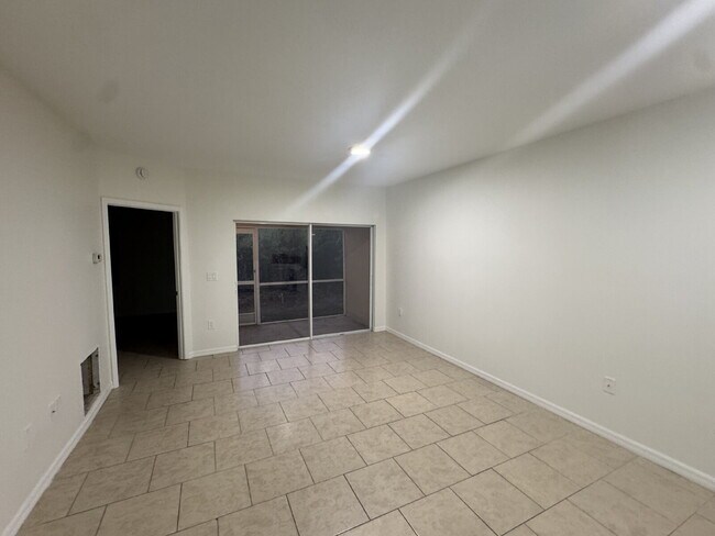 Building Photo - "Charming 3-Bed, 2-Bath Gem in Riverview – Spacious 1151 Sq. Ft. Haven Awaits!"