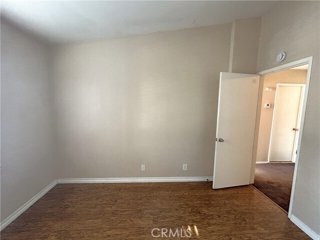 Building Photo - 8167 Vineyard Ave