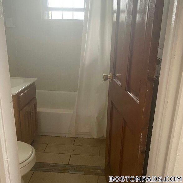 Building Photo - 19 Mora St