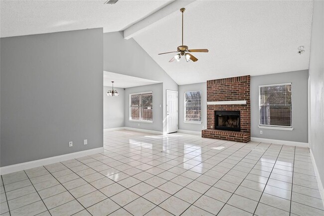 Building Photo - 16207 Parkway Dr