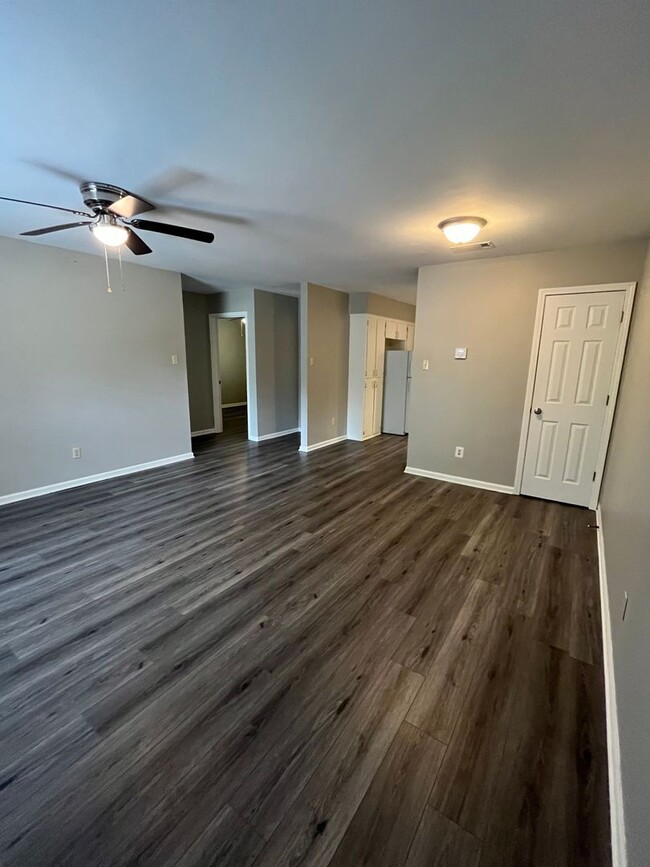 Building Photo - 218 Bellevue Cir