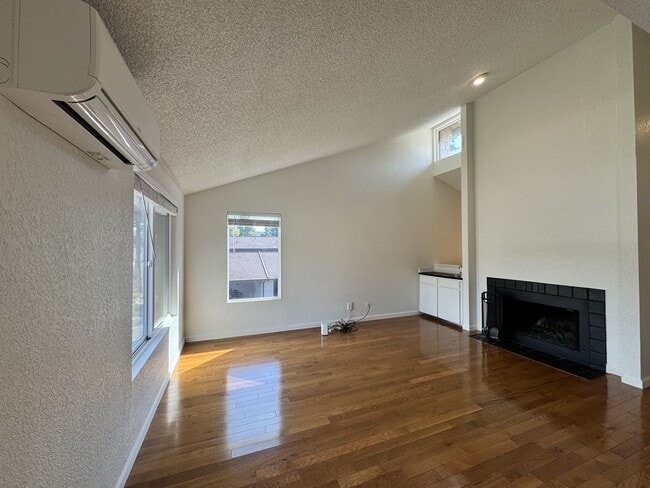 Building Photo - 14649 NE 35th St
