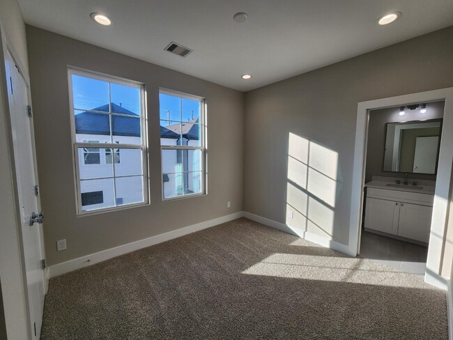 Building Photo - 3206 Bostic St