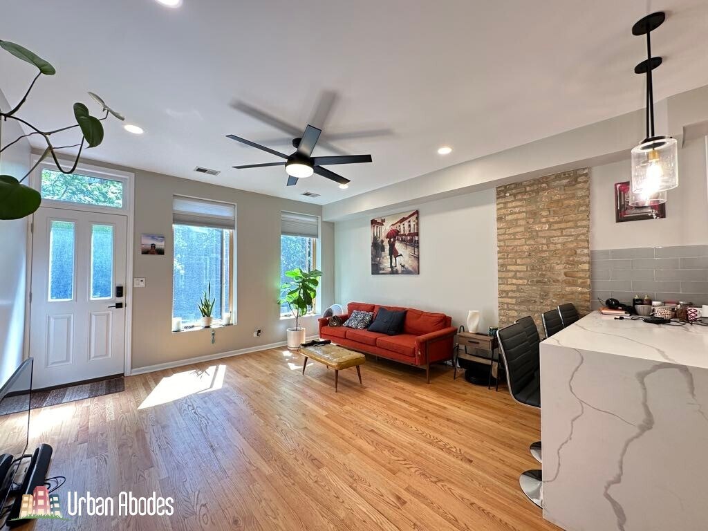 Building Photo - 1424 N Bosworth Ave