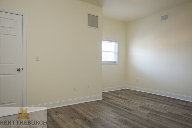 Building Photo - Updated 4BR House with 2 full baths and yard!