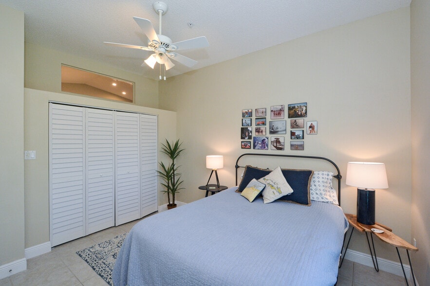 Building Photo - 9470 High Gate Dr