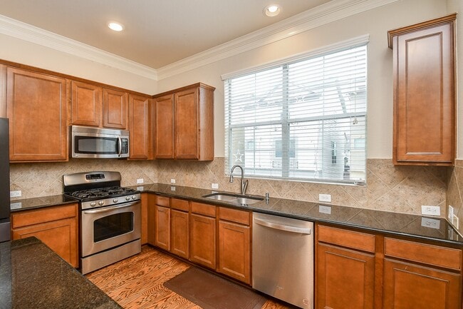 Building Photo - 3126 Clearview Cir