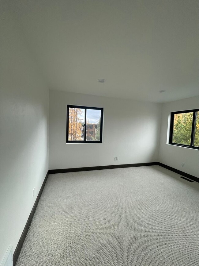 Building Photo - Whitefish Landing Town House