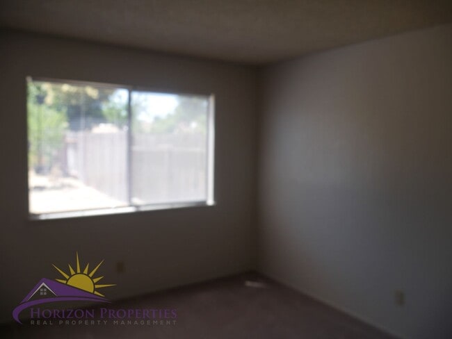 Building Photo - 6826/6828 Klingon Ct