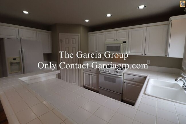 Building Photo - 6034 Northeast Birch Street