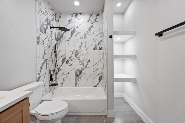 Building Photo - 8310 Mariah St