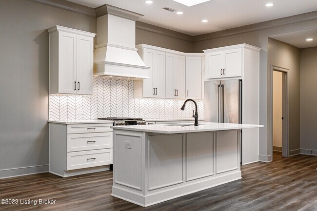 Building Photo - 10506 Meeting St