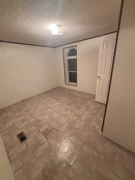 Building Photo - 706 Greywood Ln