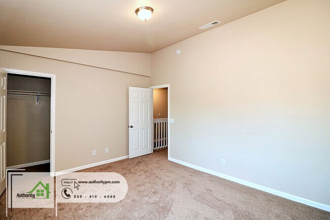 Building Photo - 2750 Shasta View Dr