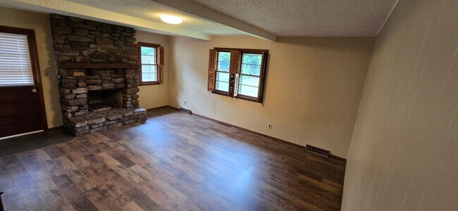 Building Photo - 1117 E Rosebrier St