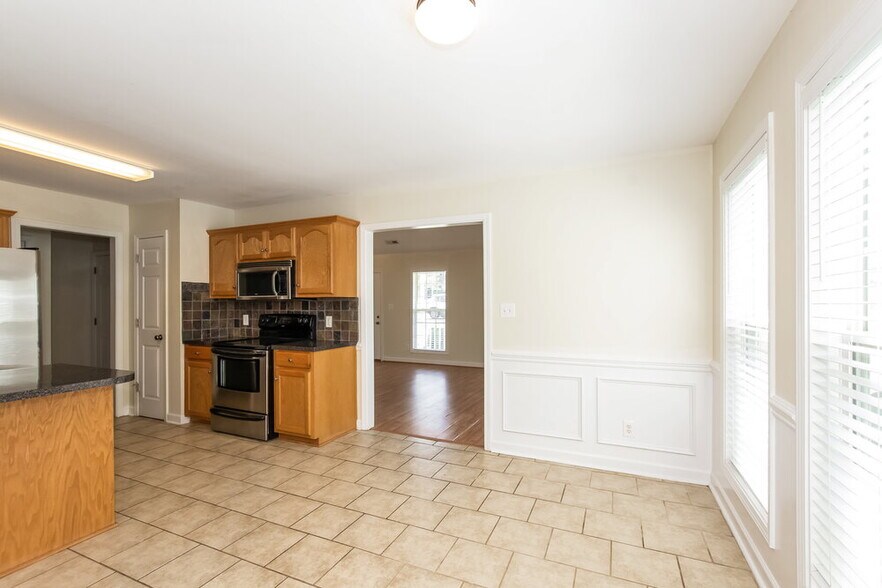Building Photo - 2970 Deep Cove Dr NW