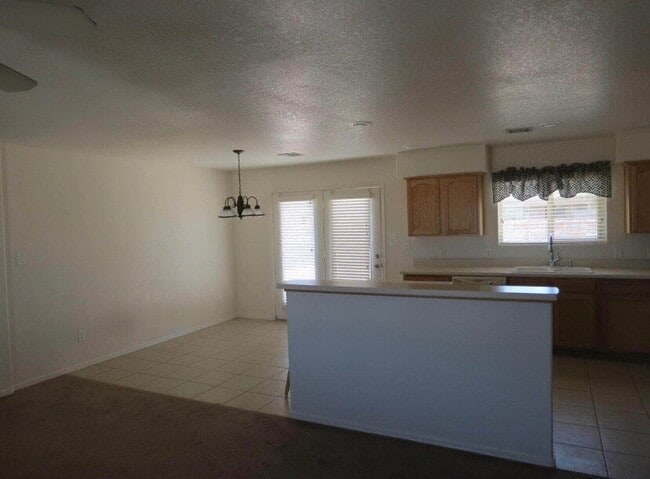 Building Photo - "Well-Kept 3 Bedroom 2 bathroom Villa Chap...