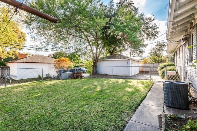 Building Photo - 6506 St Moritz Ave