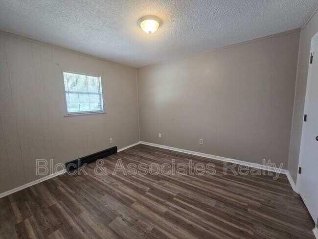 Building Photo - 208 Julian Ave