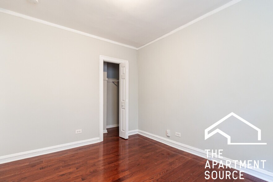 Building Photo - 542 W Surf St