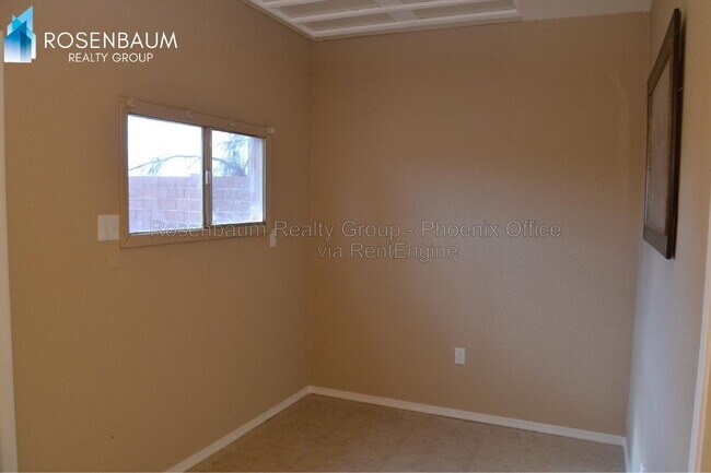 Building Photo - 931 W Martin Rd