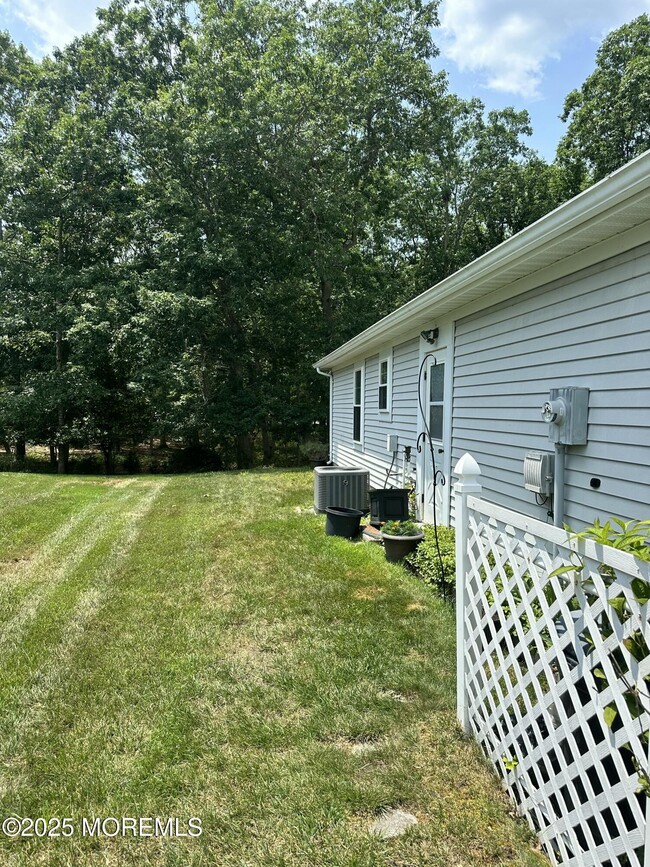 Building Photo - 19 Dogwood Dr