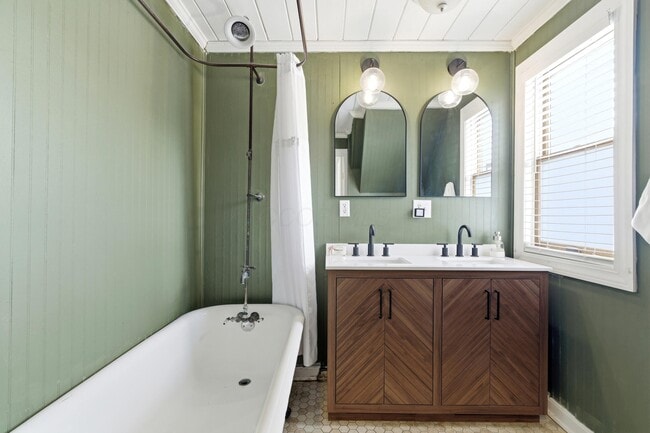 Building Photo - 1374 Ida Ave