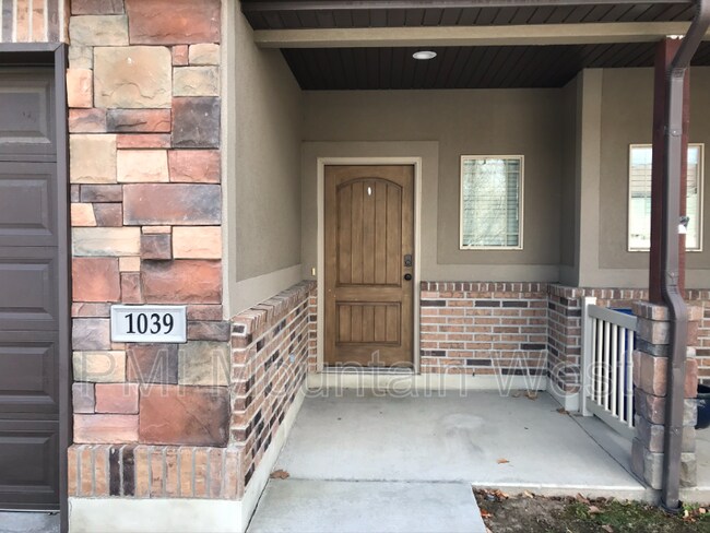 Building Photo - 1039 950 N