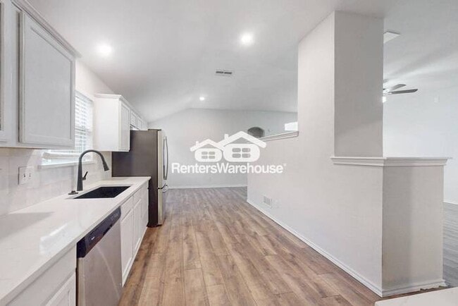 Building Photo - READY FOR MOVE-IN, 3-BEDROOM, 2-BATH HOME ...
