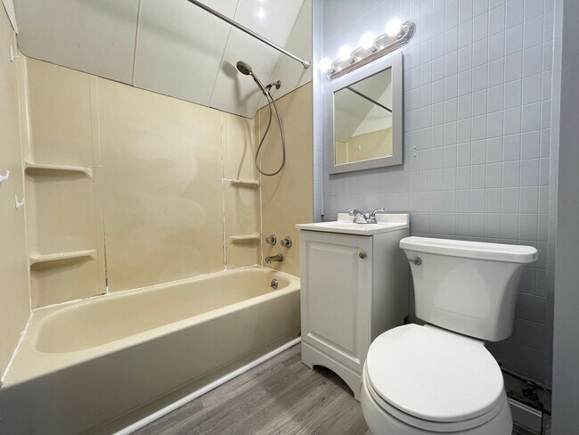 Building Photo - 357 Wilson St