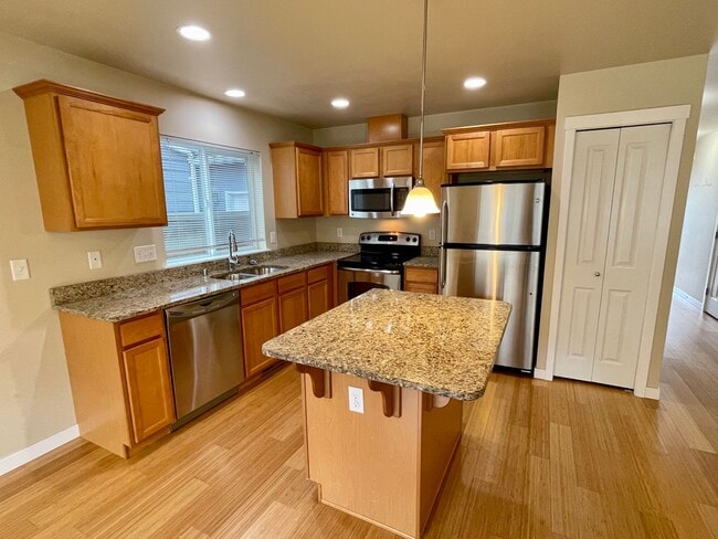 Building Photo - 3 Bedroom 2.5 Bathroom Townhome in Cordata...