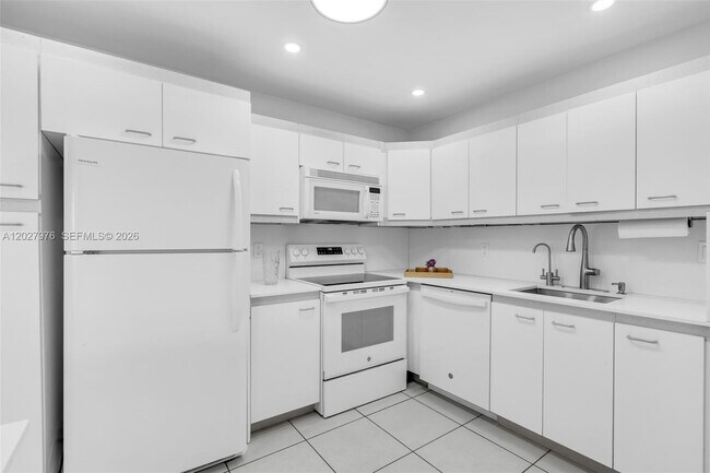 Building Photo - 9273 Collins Ave