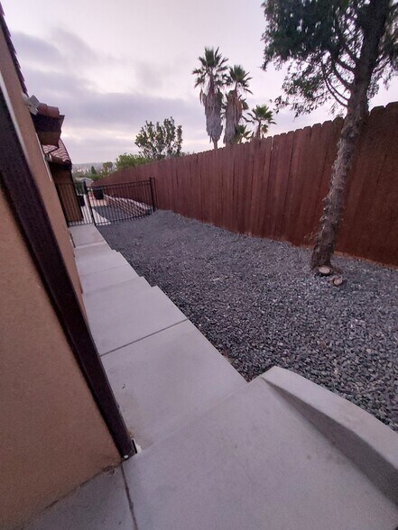 Building Photo - 709 Vale View Dr