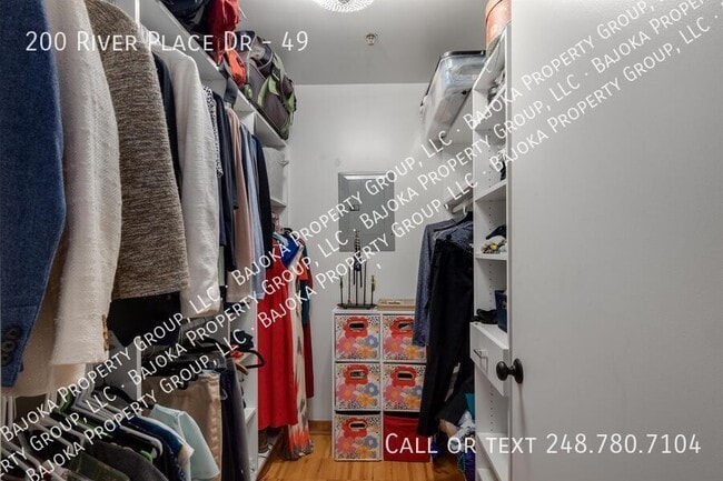 Building Photo - 200 River Pl Dr